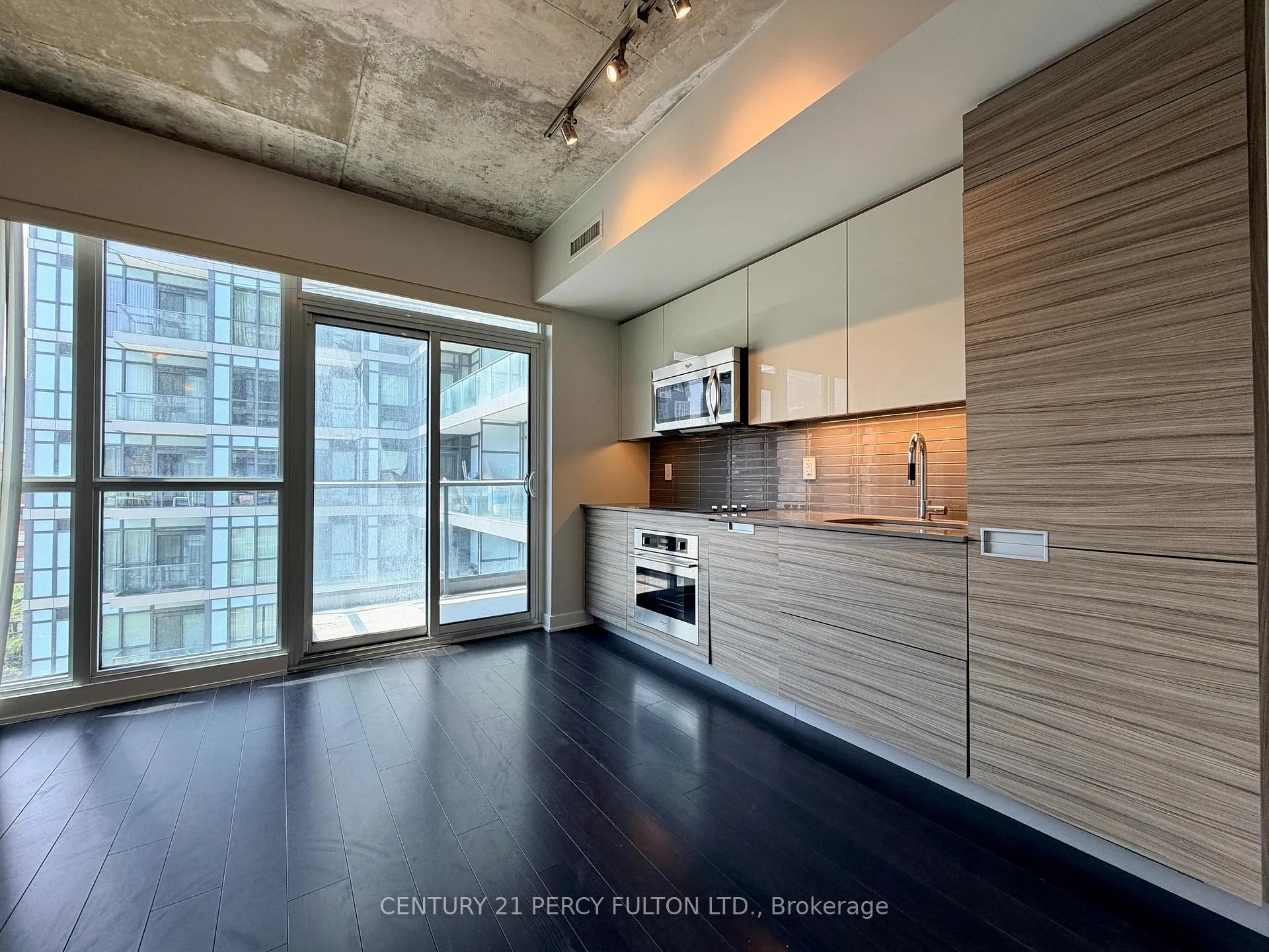 Photo 8 of Unit 813, 210 Simcoe Street, Toronto, Kensington-Chinatown — HOMEH