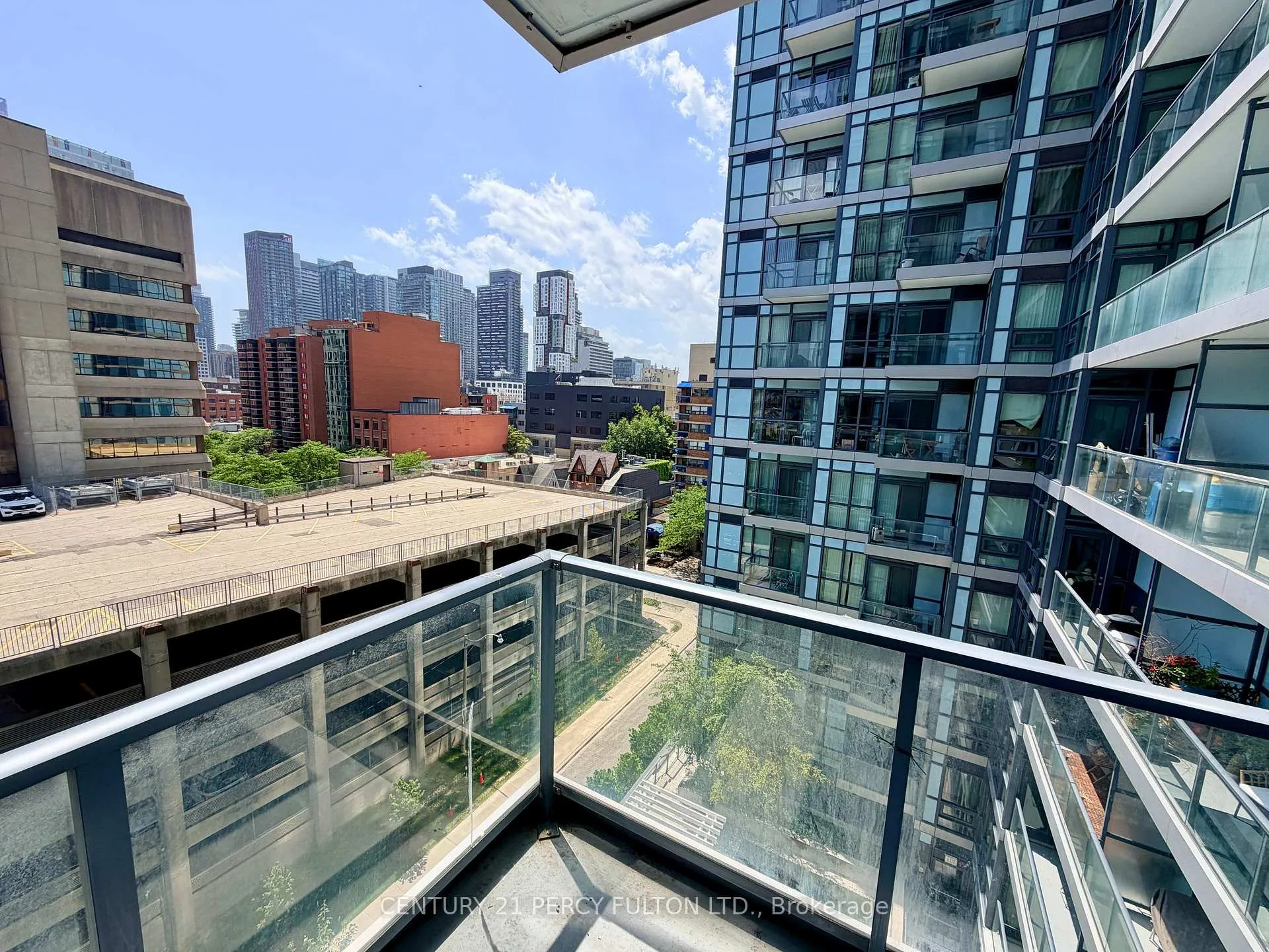 Photo 11 of Unit 813, 210 Simcoe Street, Toronto, Kensington-Chinatown — HOMEH