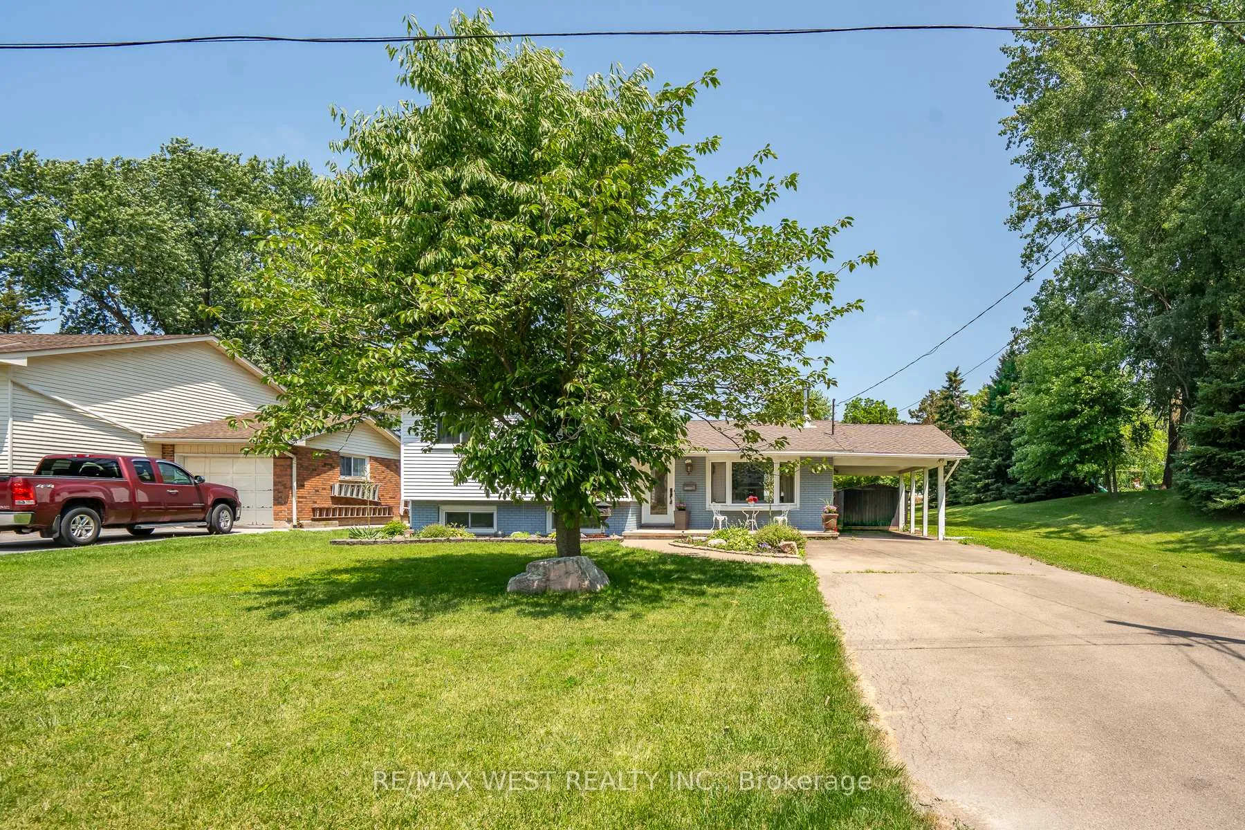Photo 2 of 41 Rita Street, Welland, N. Welland — HOMEH