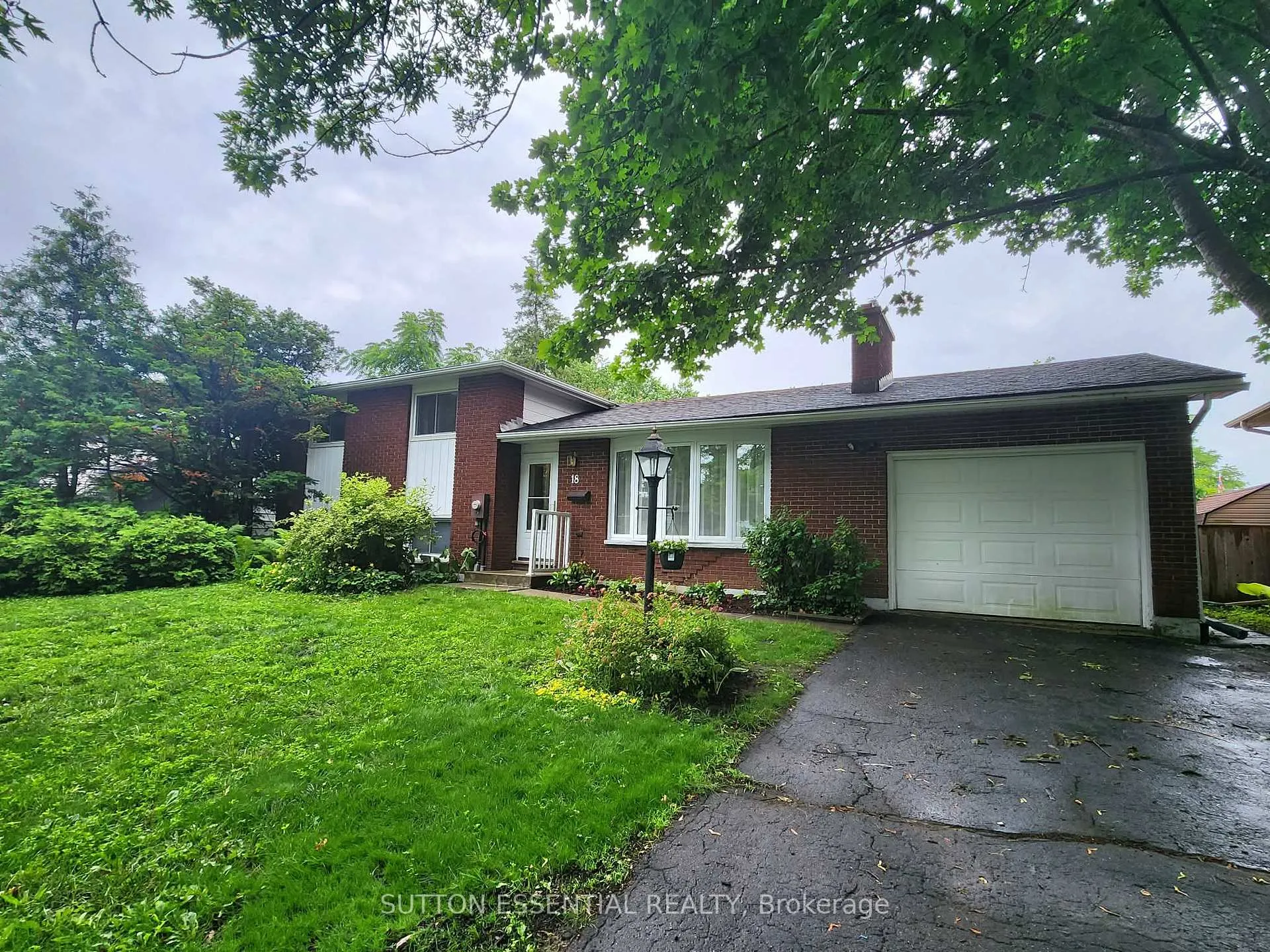 Photo 1 of 18 Vanier Drive, Brockville, Brockville — HOMEH