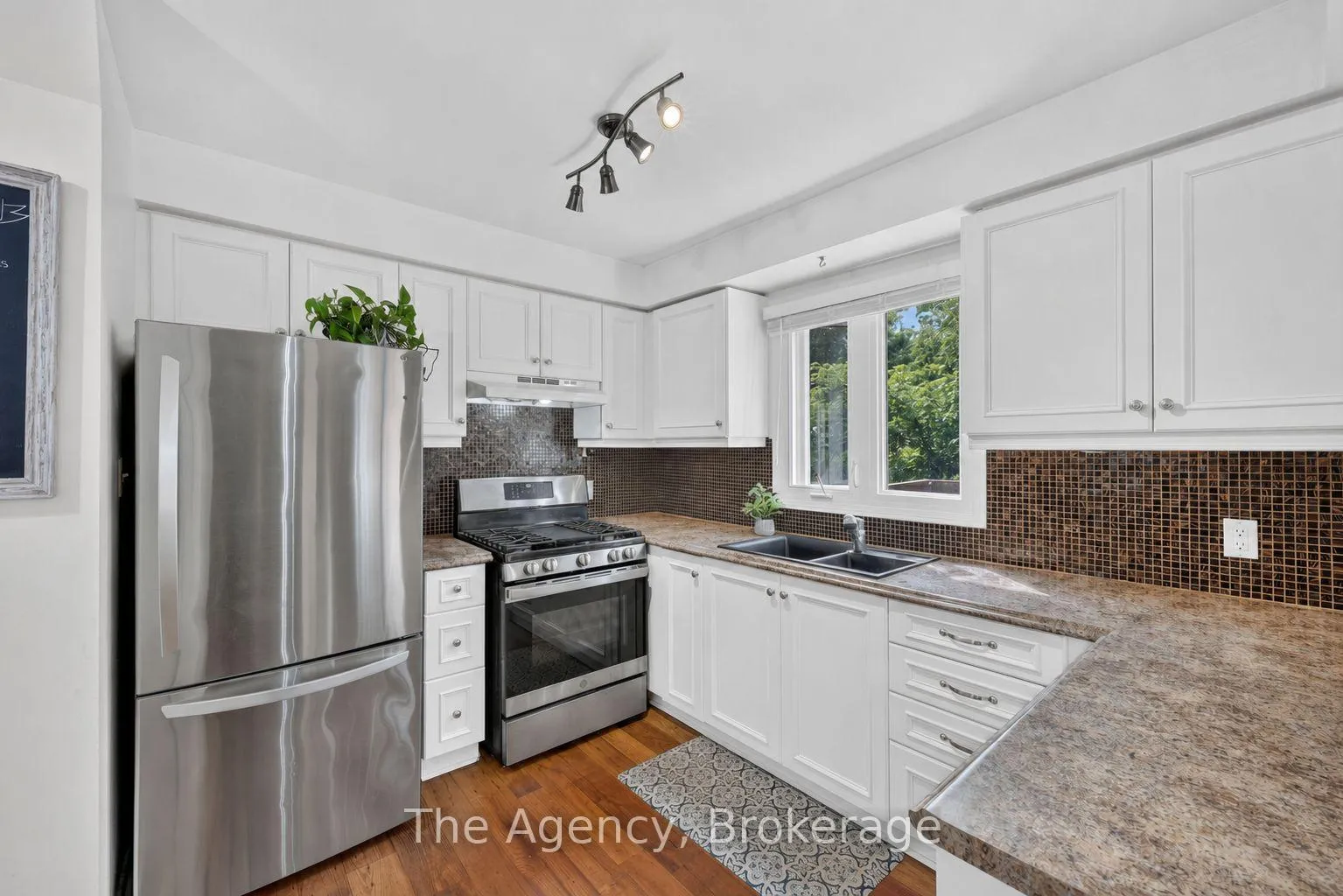 Photo 6 of 97 Shoreline Drive, Bracebridge — HOMEH