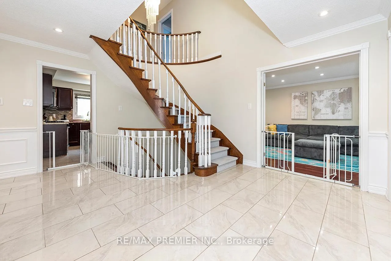 Photo 6 of 4 Bourbon Road, Vaughan, East Woodbridge — HOMEH