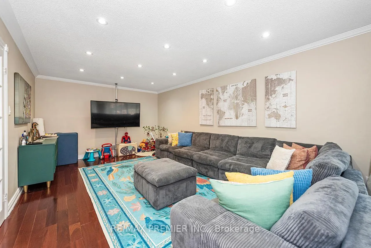 Photo 7 of 4 Bourbon Road, Vaughan, East Woodbridge — HOMEH