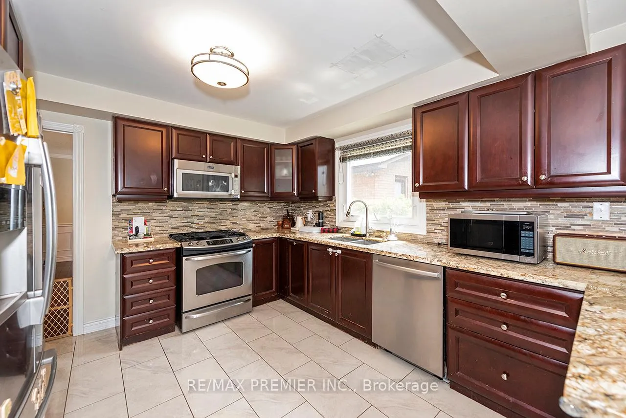 Photo 11 of 4 Bourbon Road, Vaughan, East Woodbridge — HOMEH