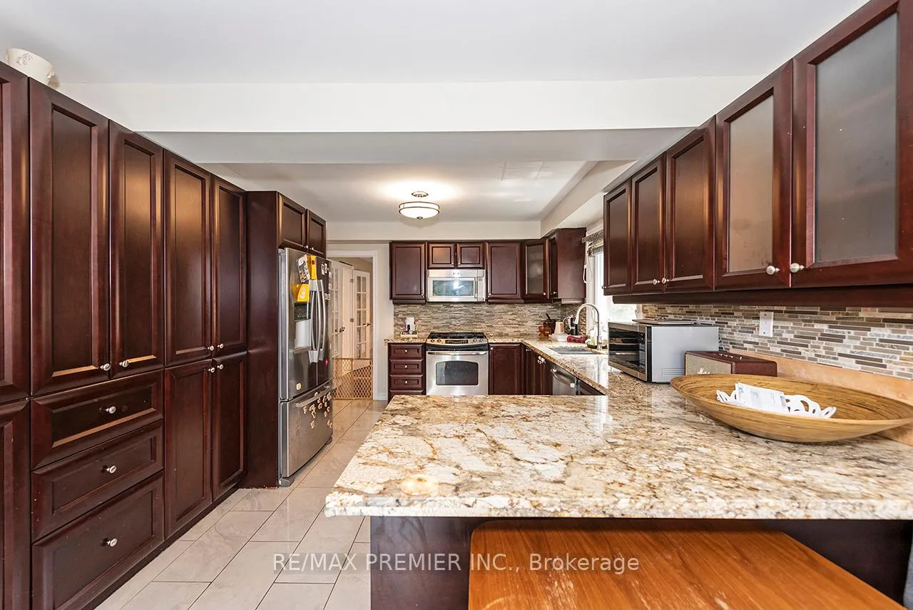 Photo 12 of 4 Bourbon Road, Vaughan, East Woodbridge — HOMEH