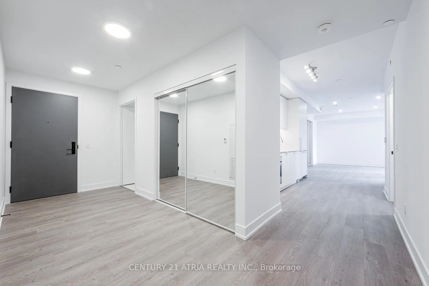 Photo 4 of Unit 819, 308 Jarvis Street, Toronto, Waterfront Communities — HOMEH