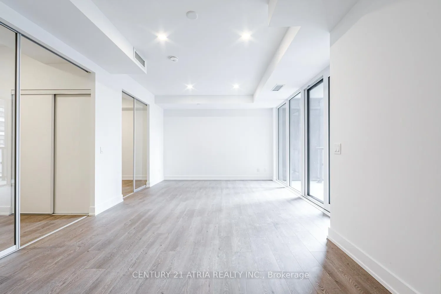 Photo 5 of Unit 819, 308 Jarvis Street, Toronto, Waterfront Communities — HOMEH