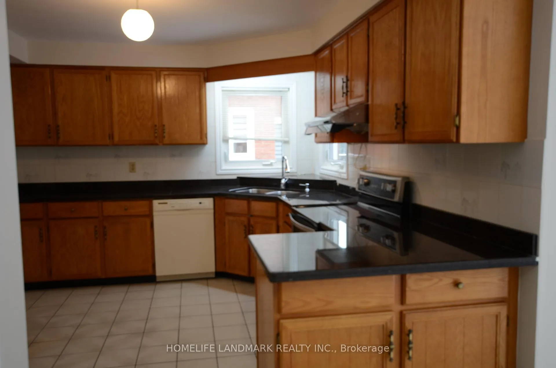 Photo 4 of 129 Lyndhurst Drive, Markham, Thornlea — HOMEH