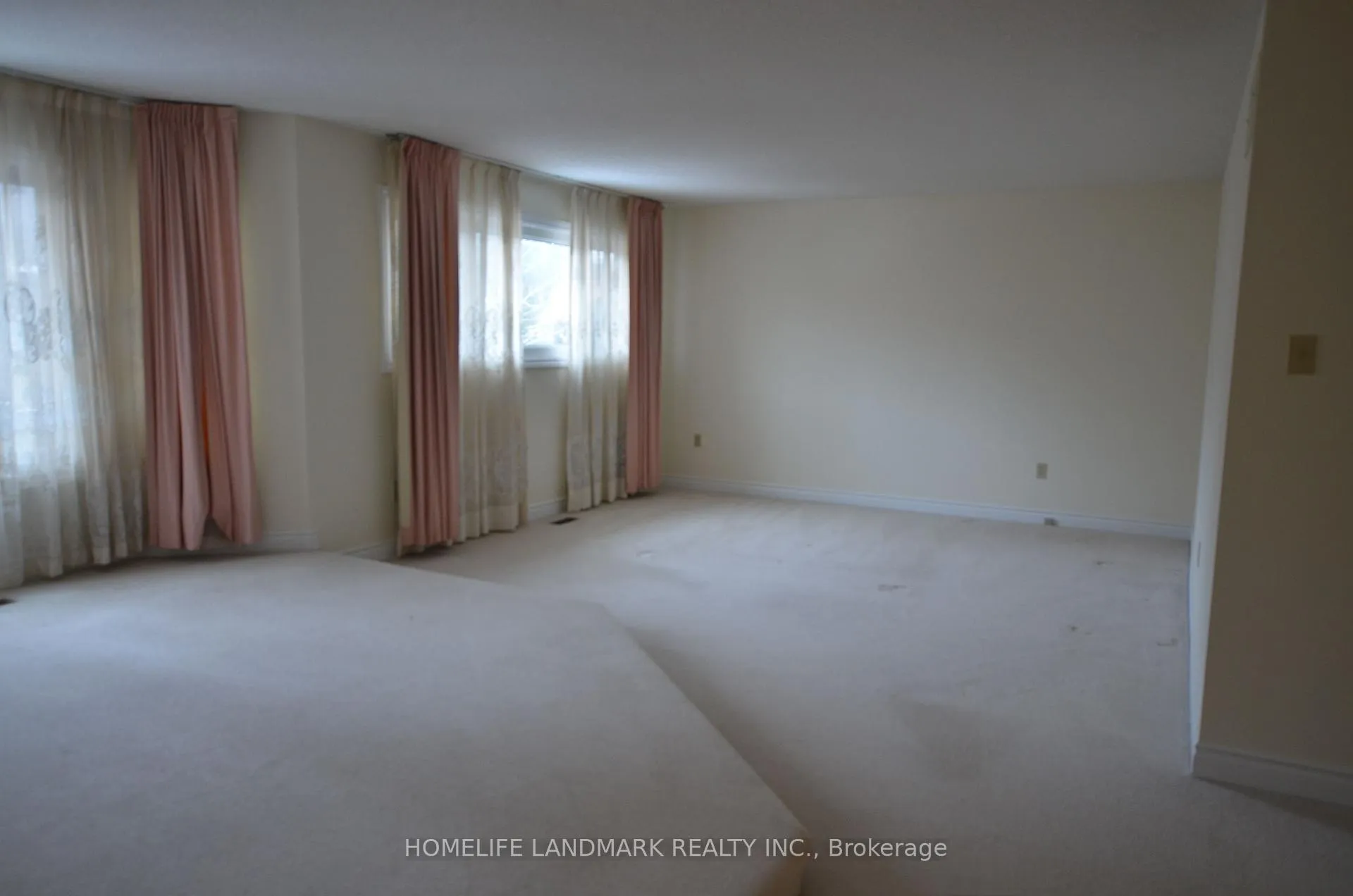 Photo 9 of 129 Lyndhurst Drive, Markham, Thornlea — HOMEH
