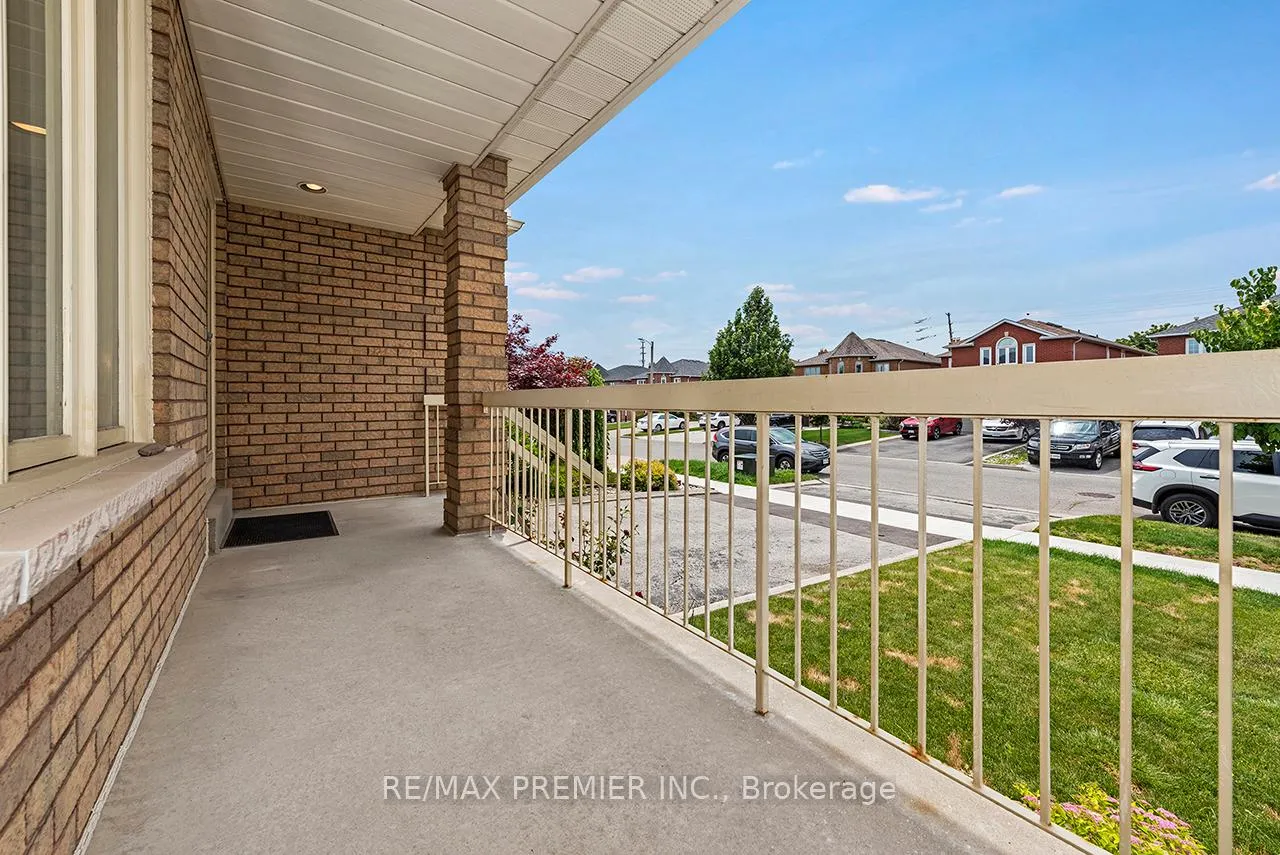 Photo 4 of 190 Andy Crescent, Vaughan, Elder Mills — HOMEH