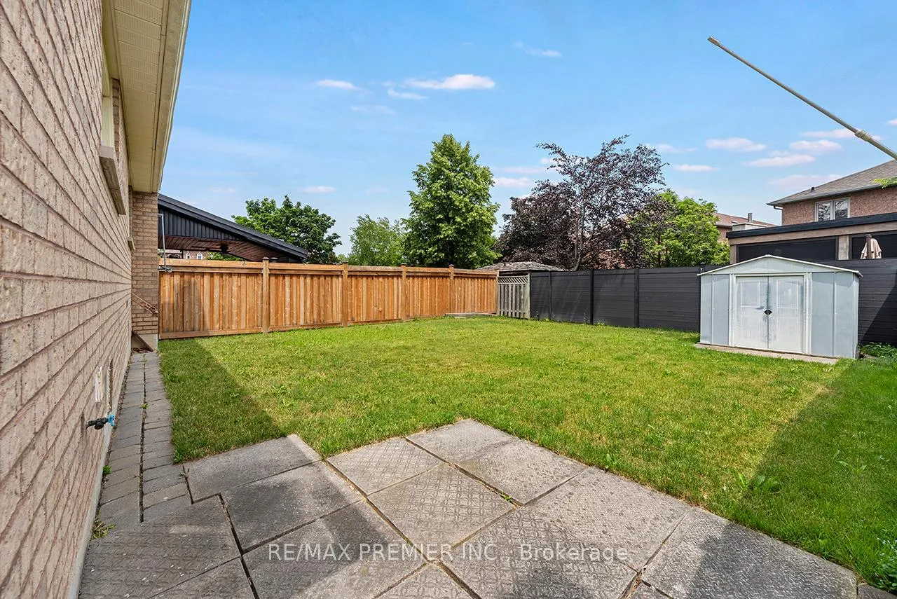 Photo 5 of 190 Andy Crescent, Vaughan, Elder Mills — HOMEH