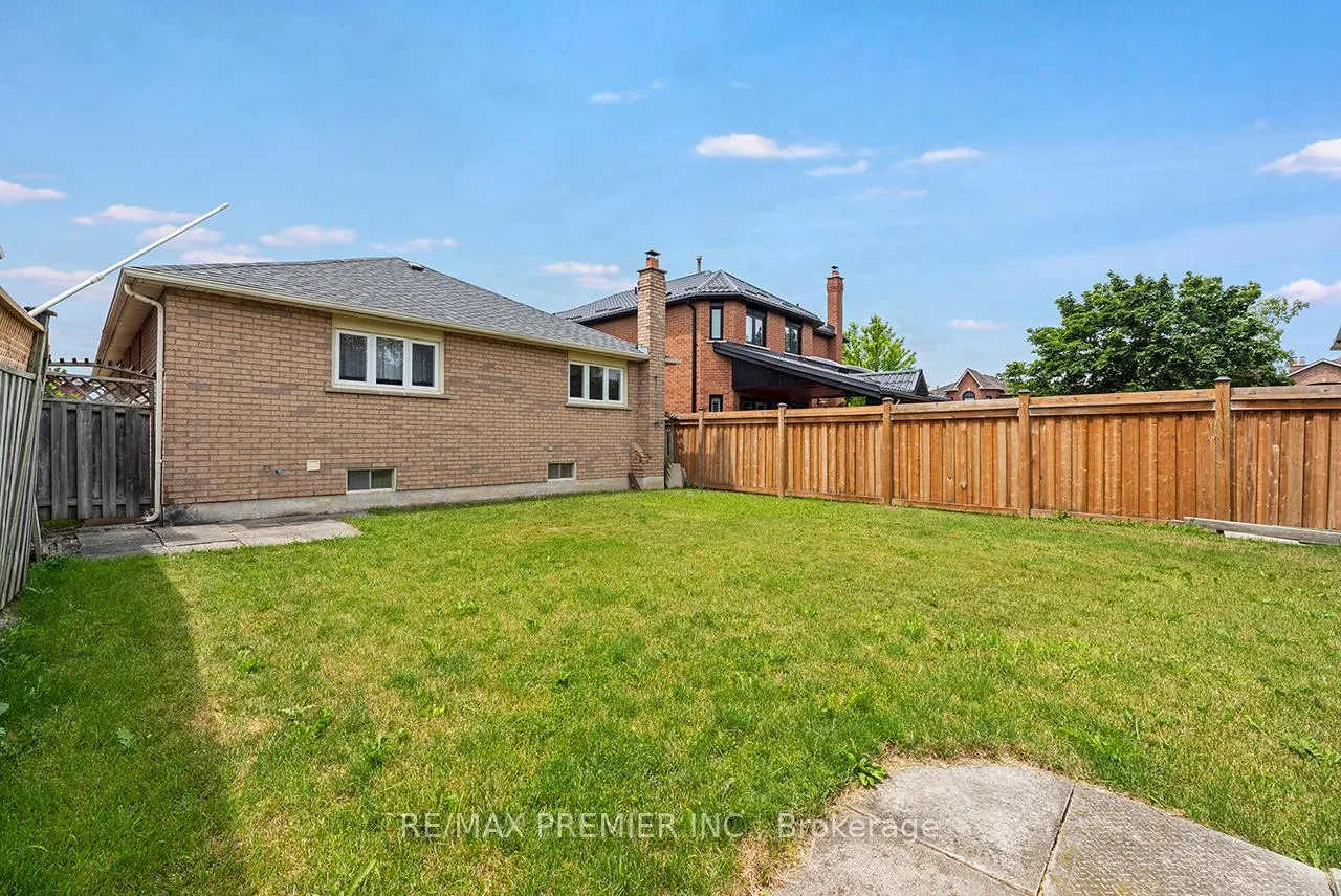 Photo 6 of 190 Andy Crescent, Vaughan, Elder Mills — HOMEH