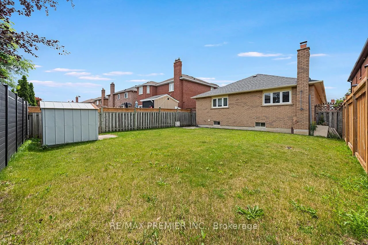 Photo 7 of 190 Andy Crescent, Vaughan, Elder Mills — HOMEH