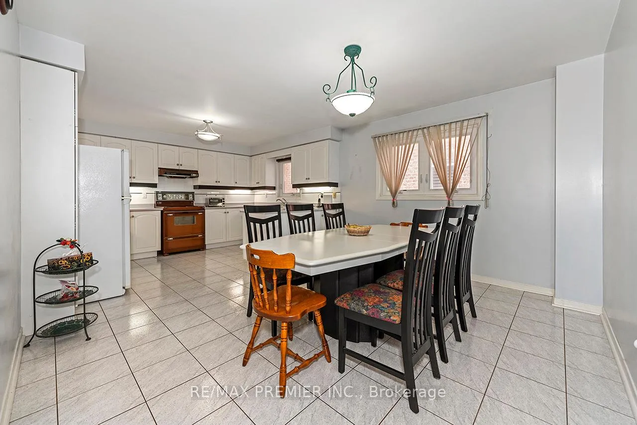 Photo 10 of 190 Andy Crescent, Vaughan, Elder Mills — HOMEH