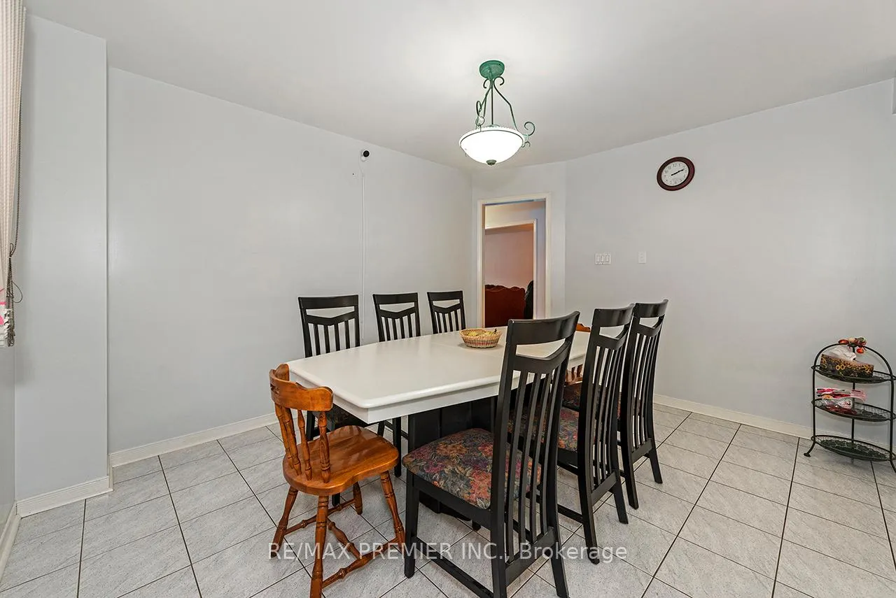 Photo 11 of 190 Andy Crescent, Vaughan, Elder Mills — HOMEH