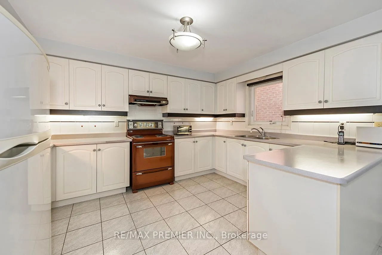 Photo 12 of 190 Andy Crescent, Vaughan, Elder Mills — HOMEH