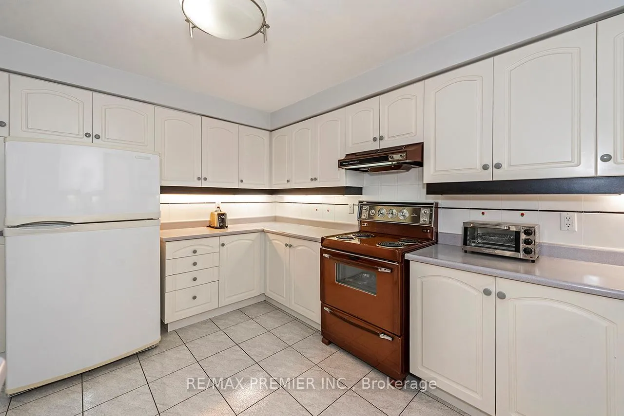 Photo 13 of 190 Andy Crescent, Vaughan, Elder Mills — HOMEH
