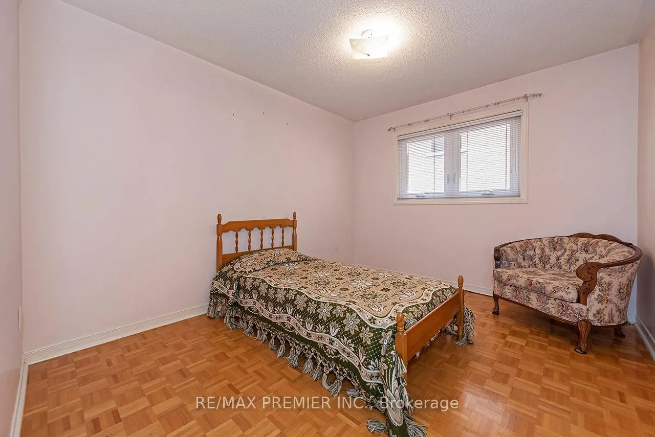 Photo 14 of 190 Andy Crescent, Vaughan, Elder Mills — HOMEH