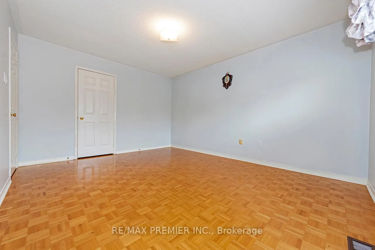 Photo 17 of 190 Andy Crescent, Vaughan, Elder Mills — HOMEH