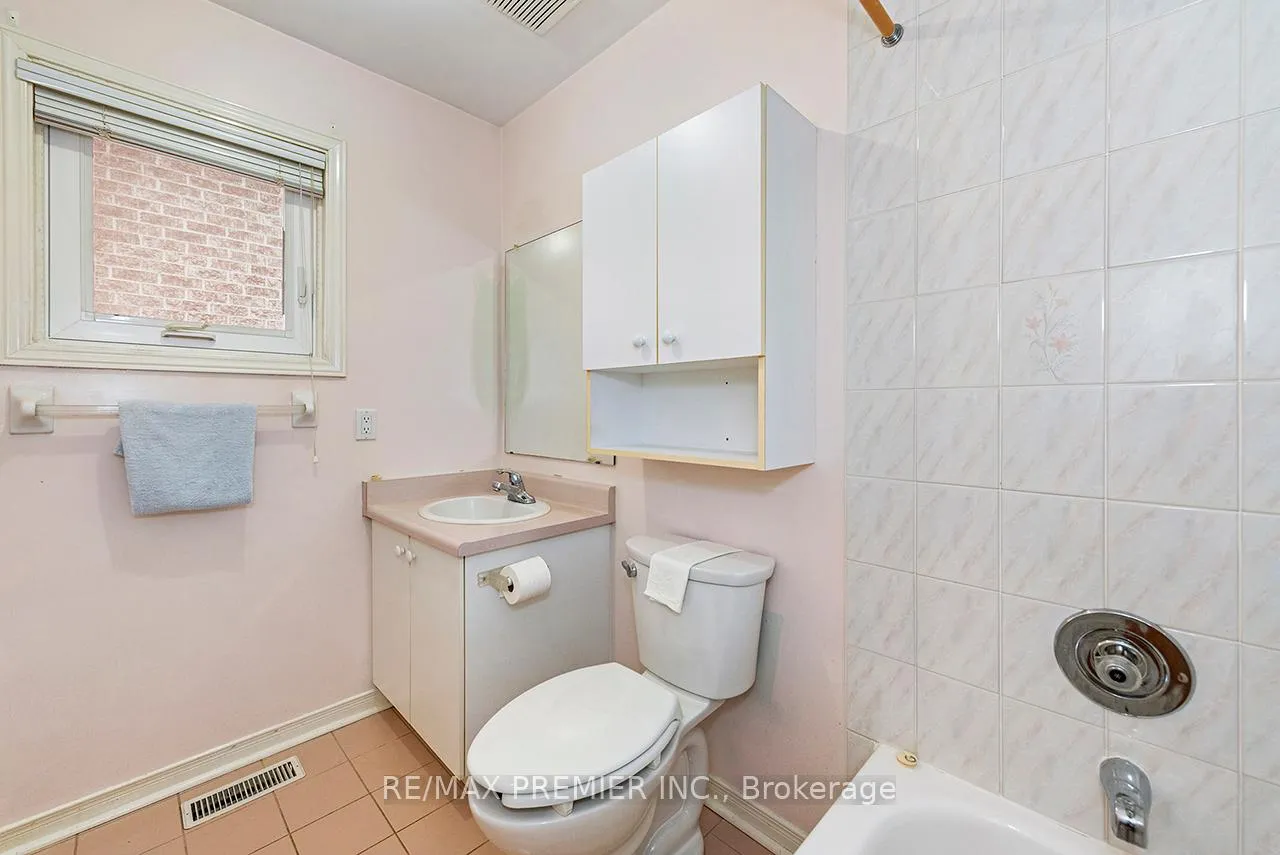 Photo 19 of 190 Andy Crescent, Vaughan, Elder Mills — HOMEH