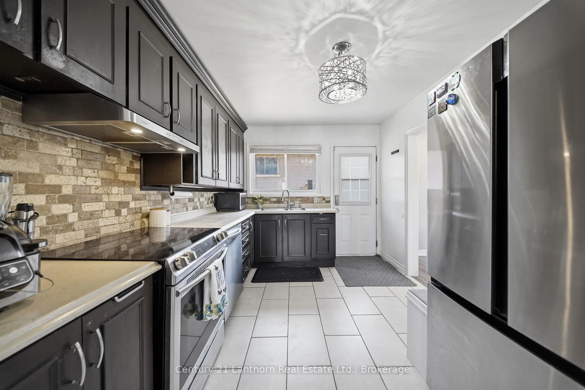 Photo 3 of 15 Wilson Crescent, Quinte West, Trenton Ward — HOMEH