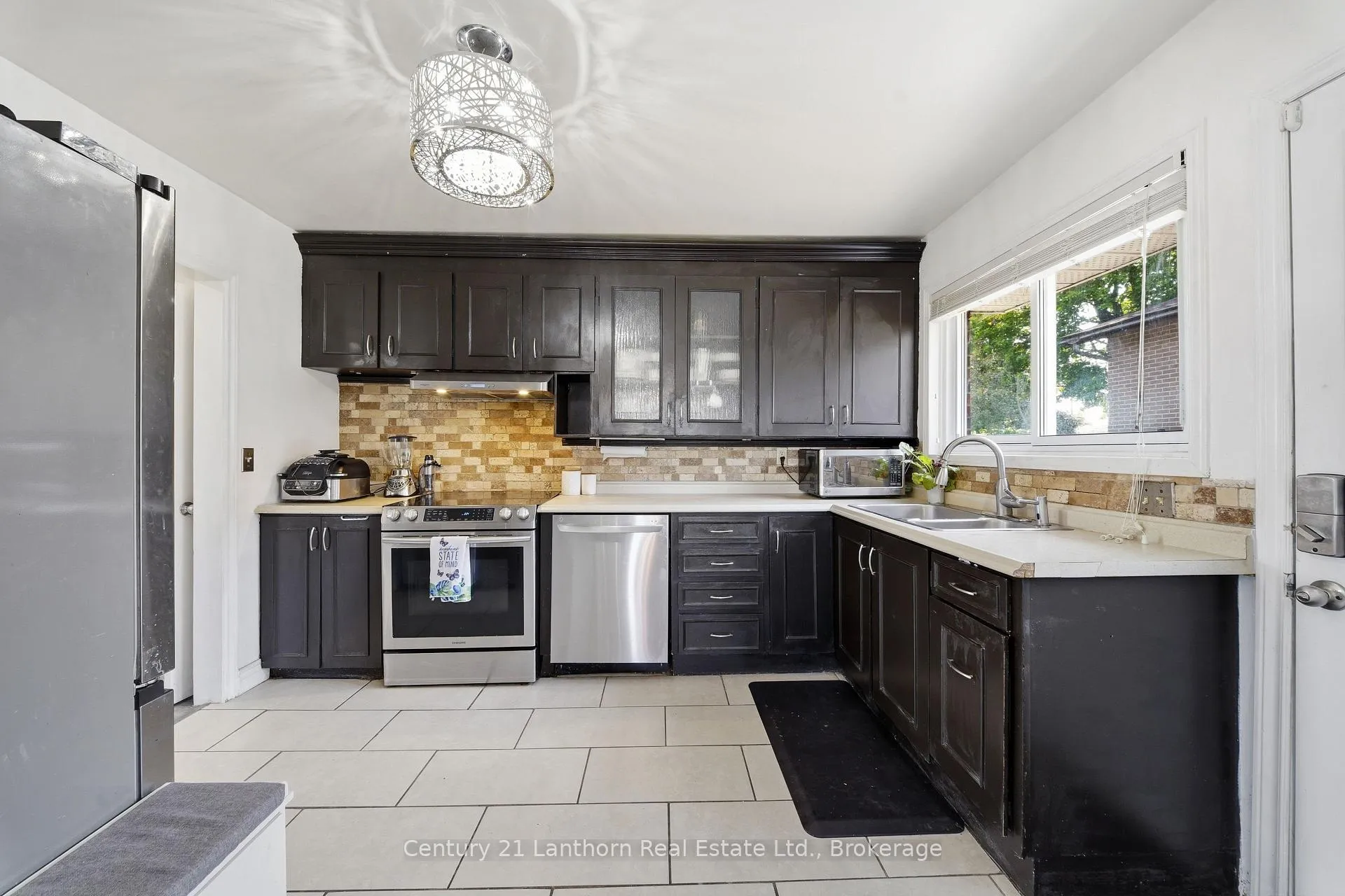 Photo 4 of 15 Wilson Crescent, Quinte West, Trenton Ward — HOMEH