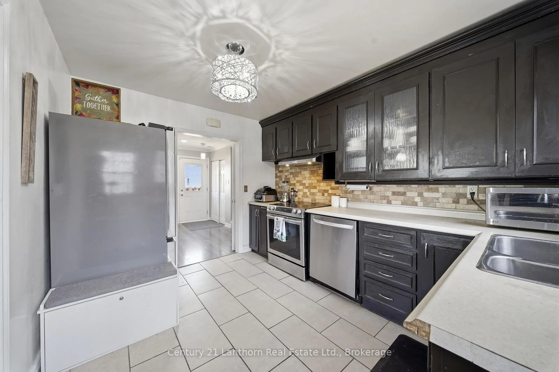 Photo 5 of 15 Wilson Crescent, Quinte West, Trenton Ward — HOMEH