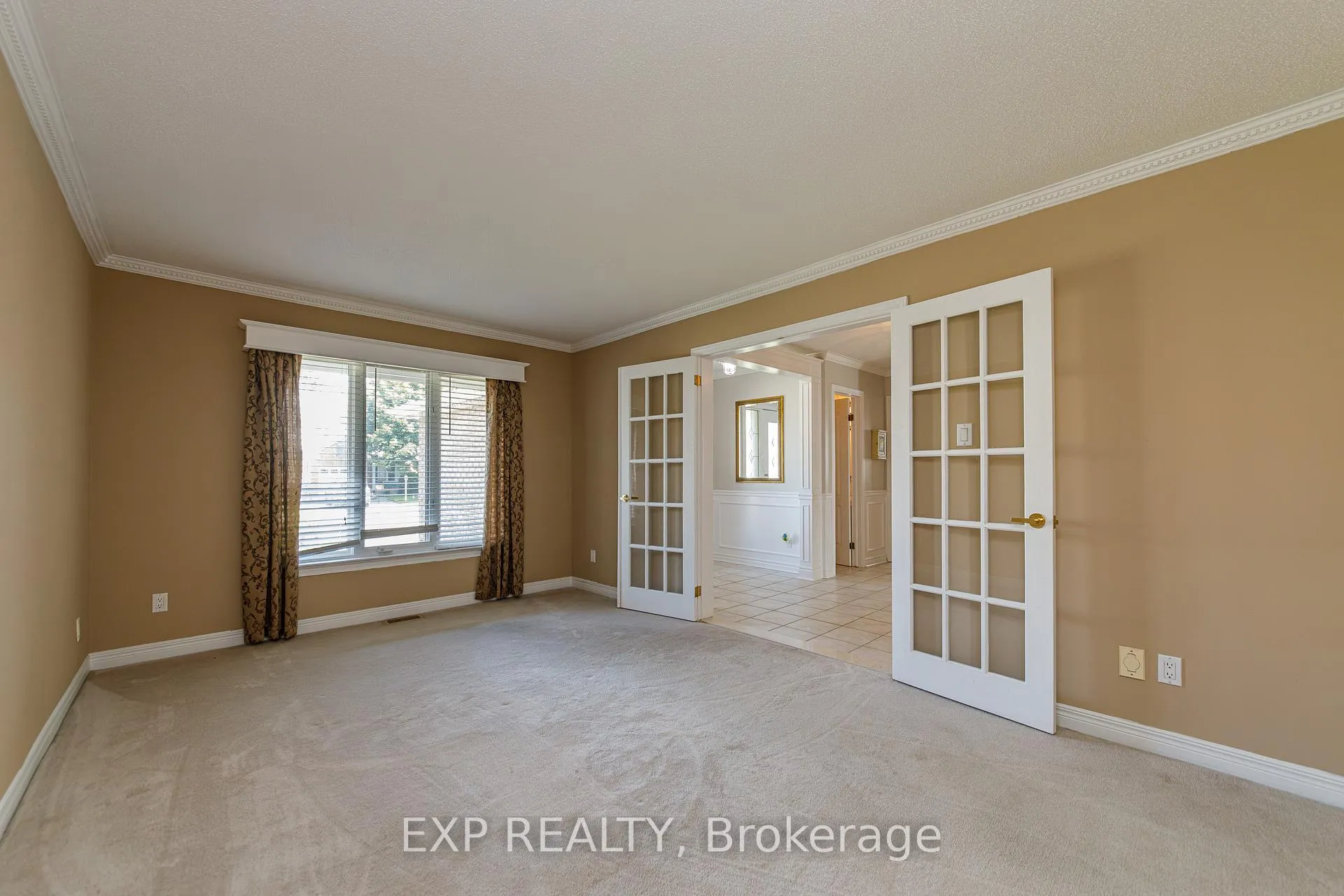 Photo 3 of 40 Newborough Crescent, Ottawa, Barrhaven East — HOMEH