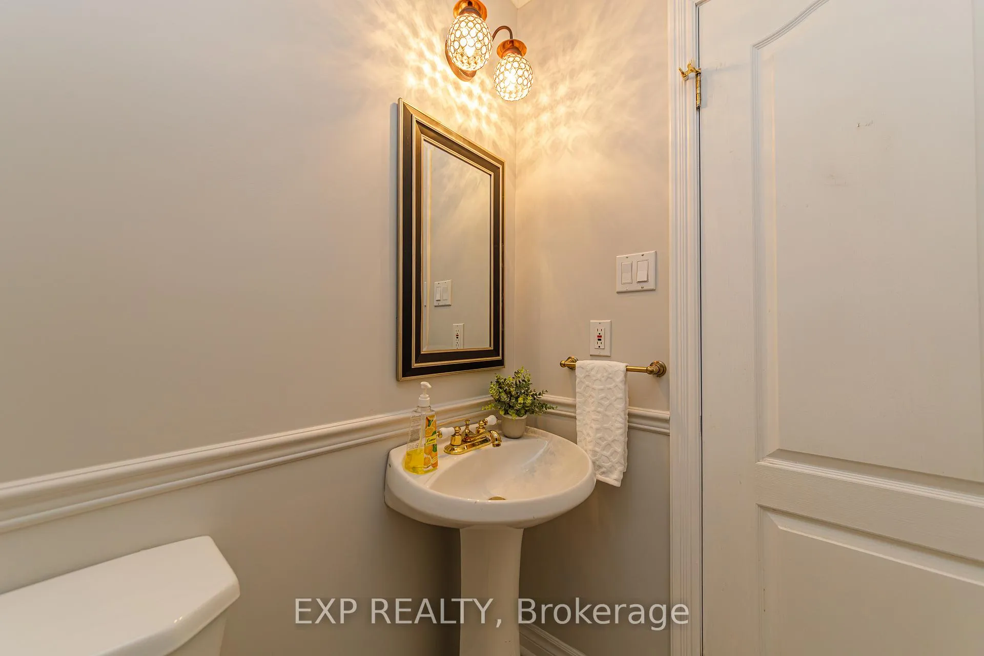 Photo 15 of 40 Newborough Crescent, Ottawa, Barrhaven East — HOMEH