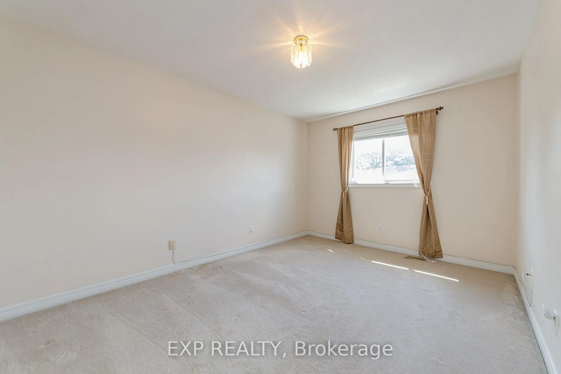 Photo 24 of 40 Newborough Crescent, Ottawa, Barrhaven East — HOMEH