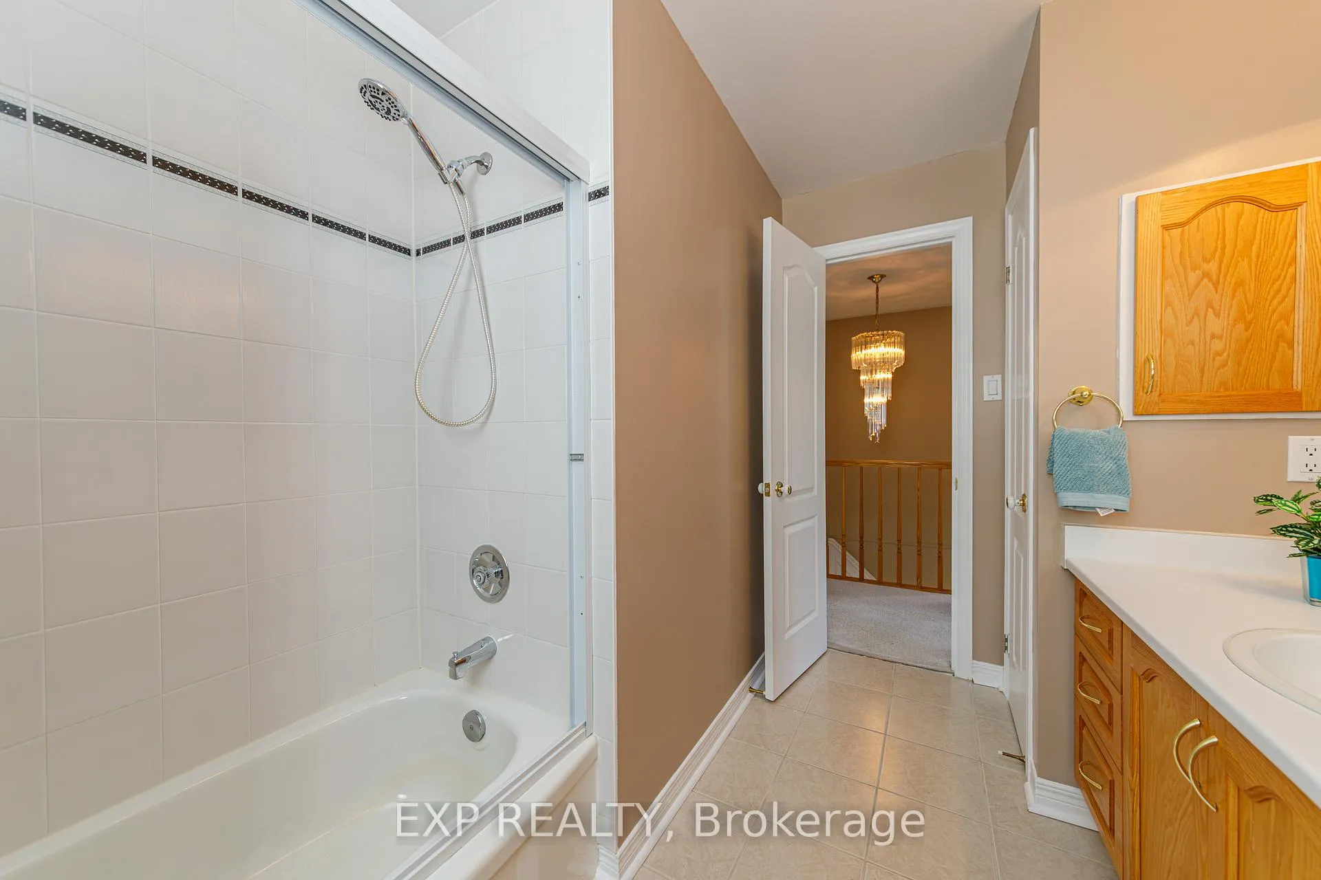 Photo 27 of 40 Newborough Crescent, Ottawa, Barrhaven East — HOMEH