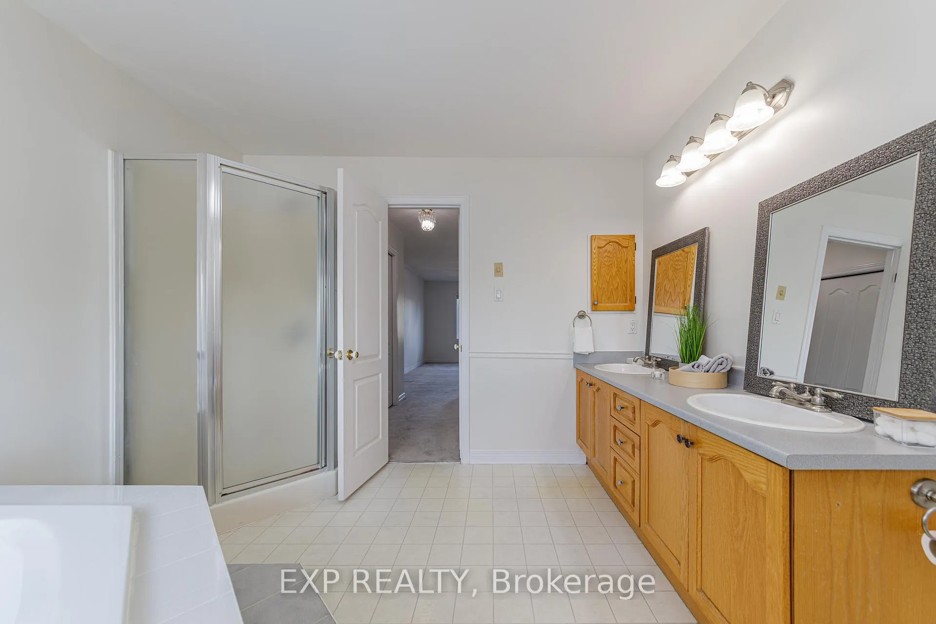 Photo 34 of 40 Newborough Crescent, Ottawa, Barrhaven East — HOMEH