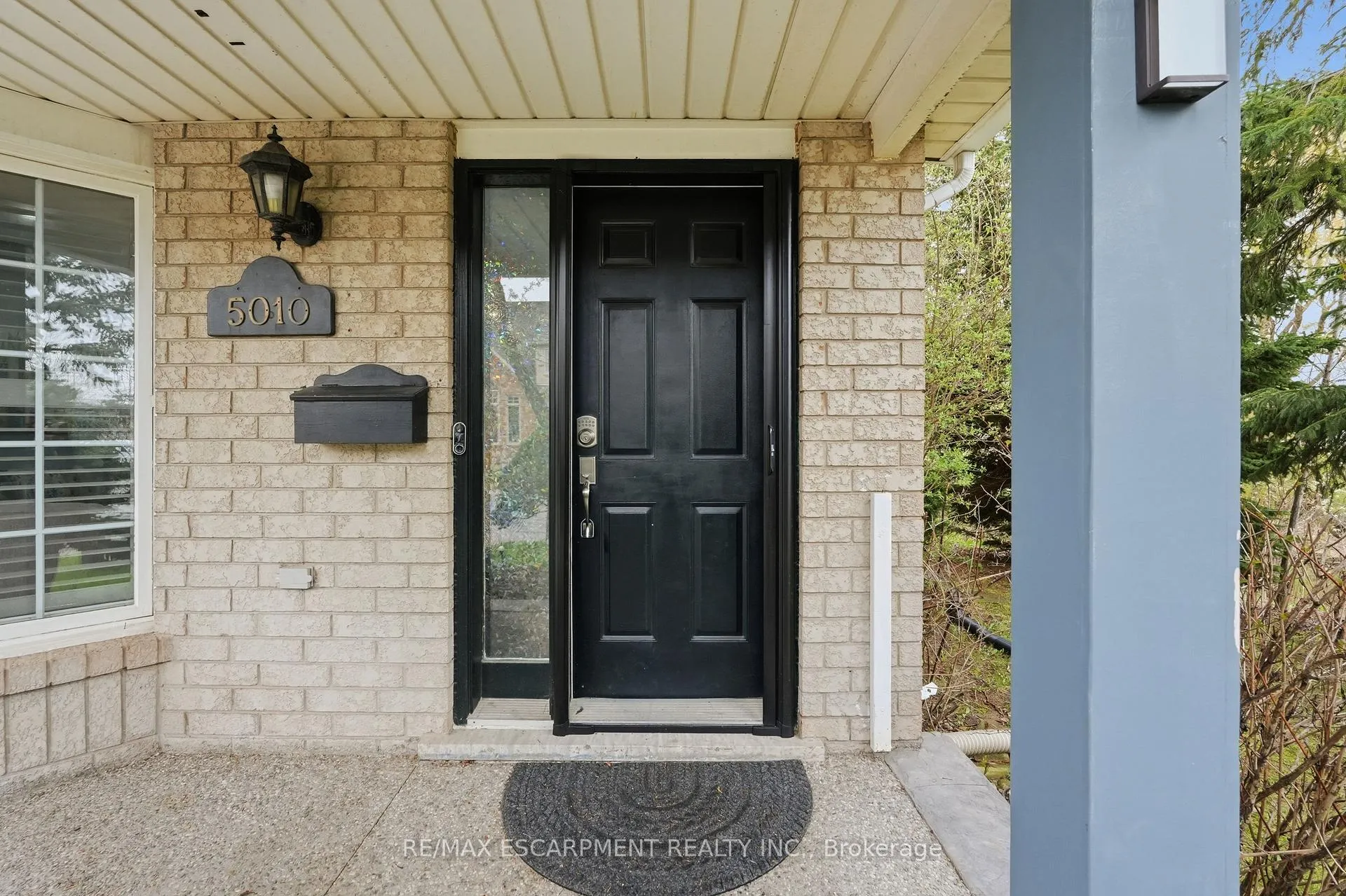 Photo 3 of 5010 Bunton Crescent, Burlington, Orchard — HOMEH