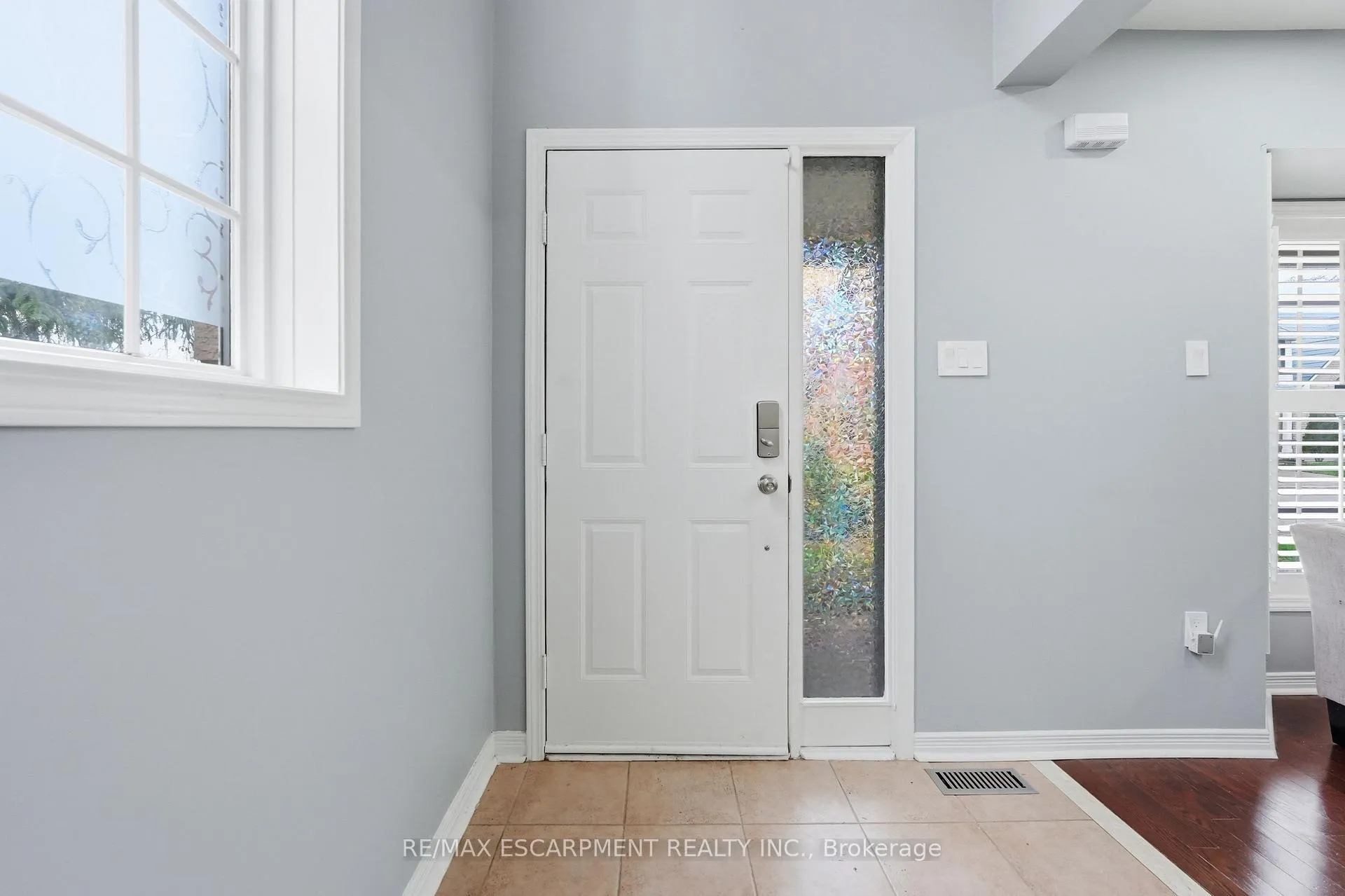 Photo 4 of 5010 Bunton Crescent, Burlington, Orchard — HOMEH