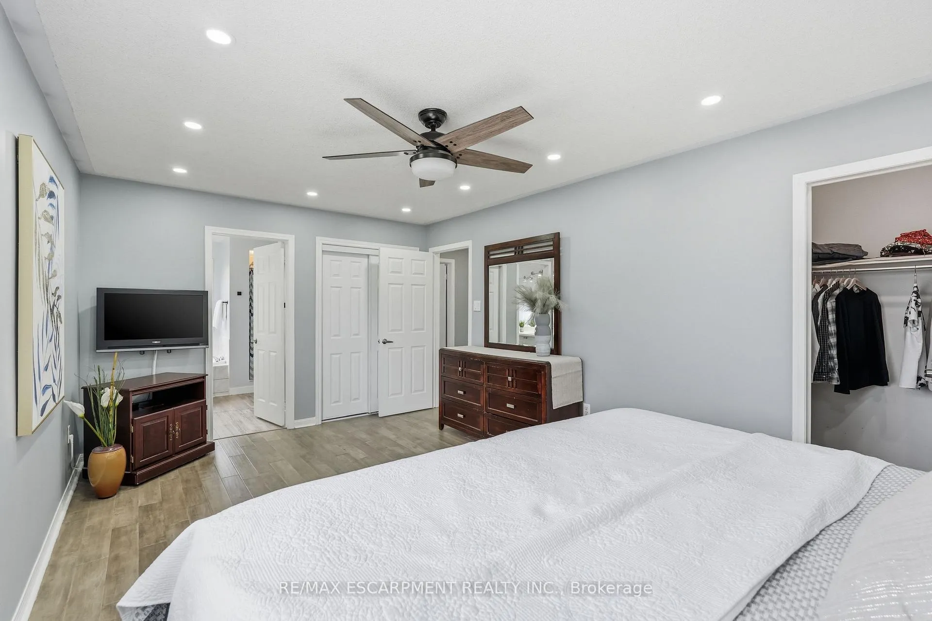 Photo 24 of 5010 Bunton Crescent, Burlington, Orchard — HOMEH