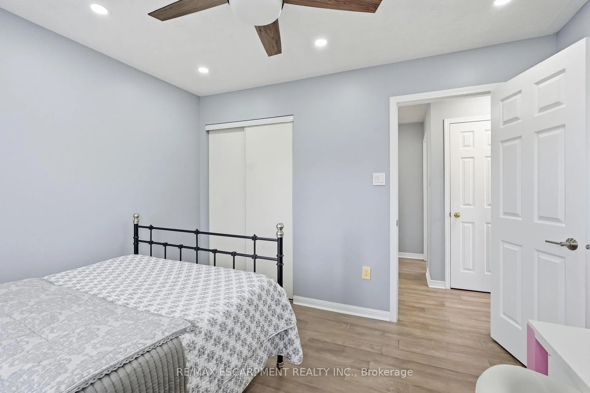 Photo 33 of 5010 Bunton Crescent, Burlington, Orchard — HOMEH