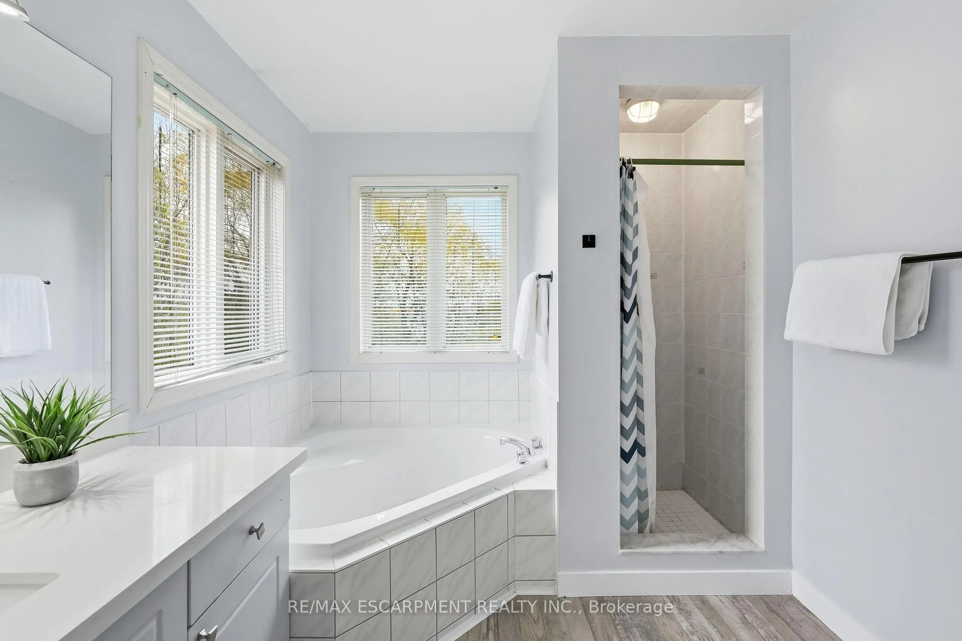 Photo 35 of 5010 Bunton Crescent, Burlington, Orchard — HOMEH