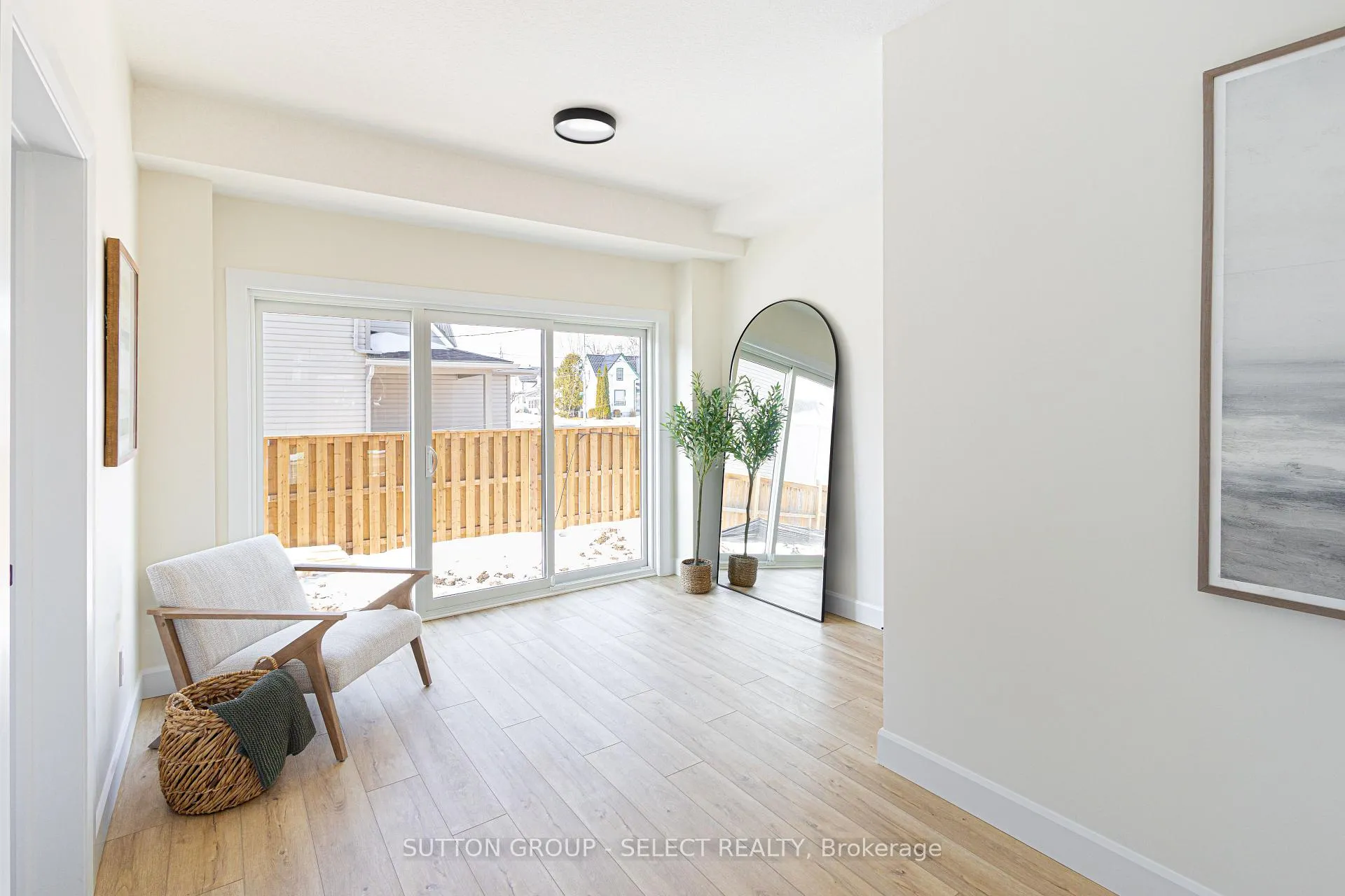 Photo 3 of Unit 2, 233 Upper Queen Street, Thames Centre, Thorndale — HOMEH