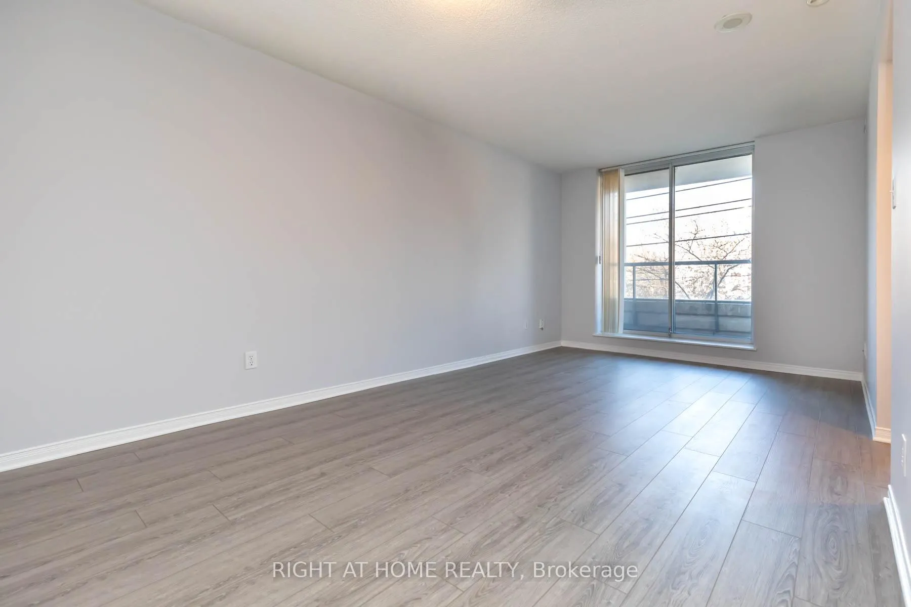 Photo 3 of Unit 207, 1797 Queen Street E, Toronto, The Beaches — HOMEH