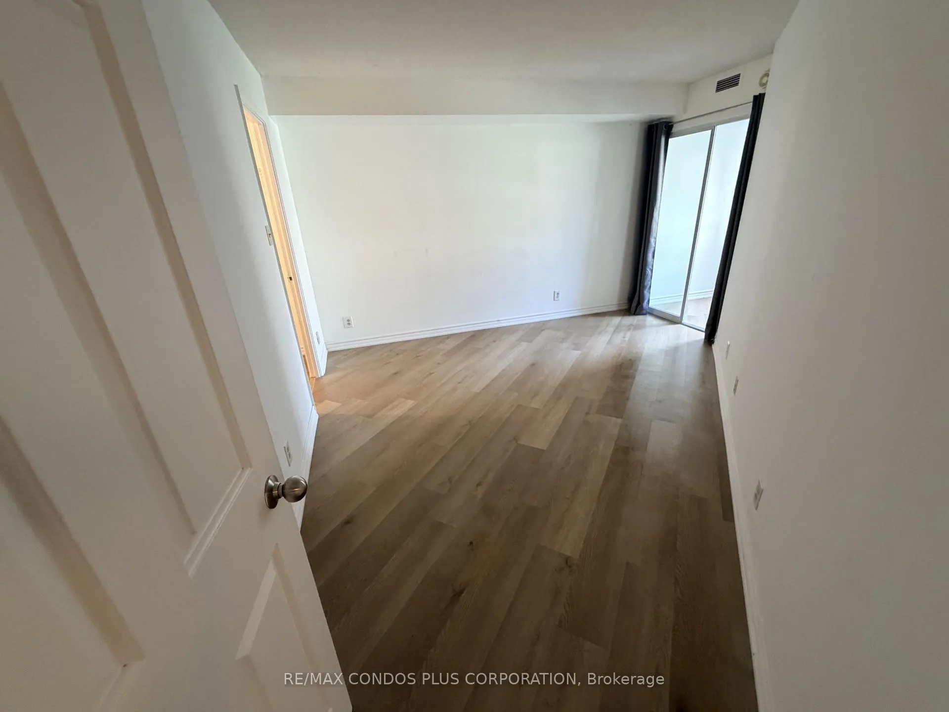 Photo 7 of Unit 720, 711 Bay Street, Toronto, Bay Street Corridor — HOMEH