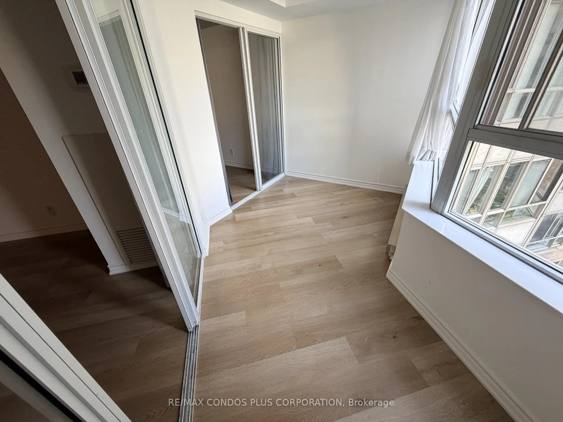 Photo 8 of Unit 720, 711 Bay Street, Toronto, Bay Street Corridor — HOMEH