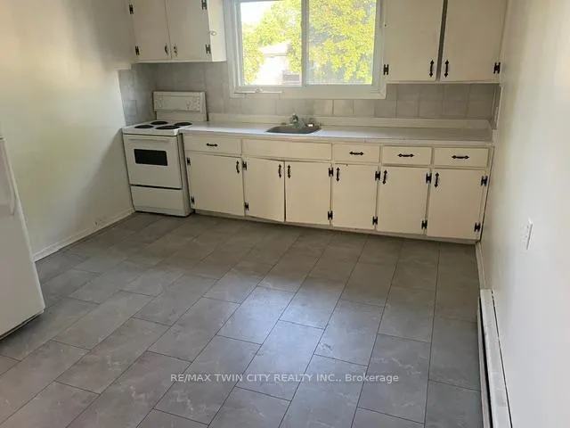 Photo 21 of Unit 4, 107 Sixth Avenue, Brantford, Eagle Place West — HOMEH