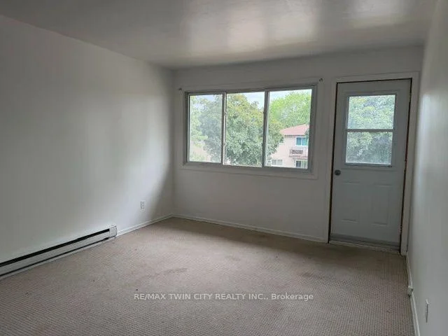 Photo 2 of Unit 4, 107 Sixth Avenue, Brantford, Eagle Place West — HOMEH