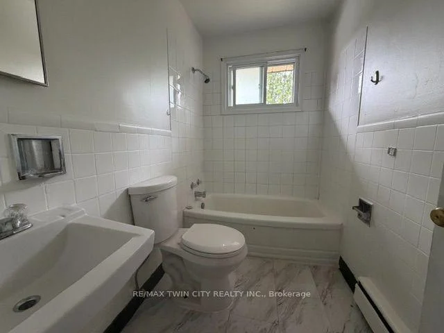 Photo 3 of Unit 4, 107 Sixth Avenue, Brantford, Eagle Place West — HOMEH