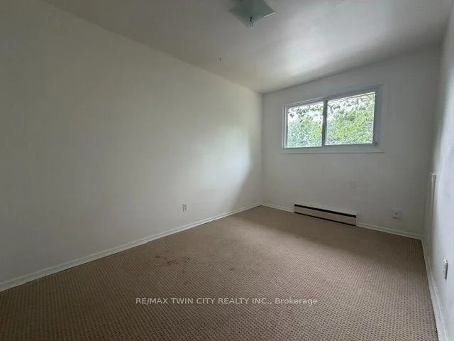 Photo 4 of Unit 4, 107 Sixth Avenue, Brantford, Eagle Place West — HOMEH