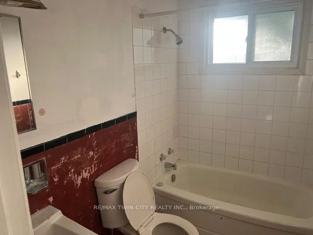 Photo 11 of Unit 4, 107 Sixth Avenue, Brantford, Eagle Place West — HOMEH