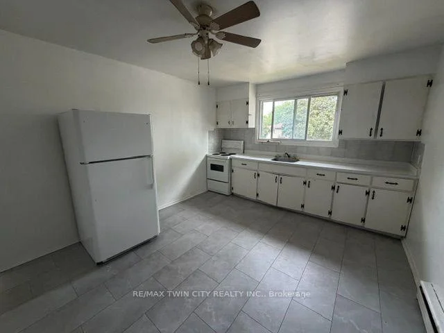 Photo 6 of Unit 4, 107 Sixth Avenue, Brantford, Eagle Place West — HOMEH