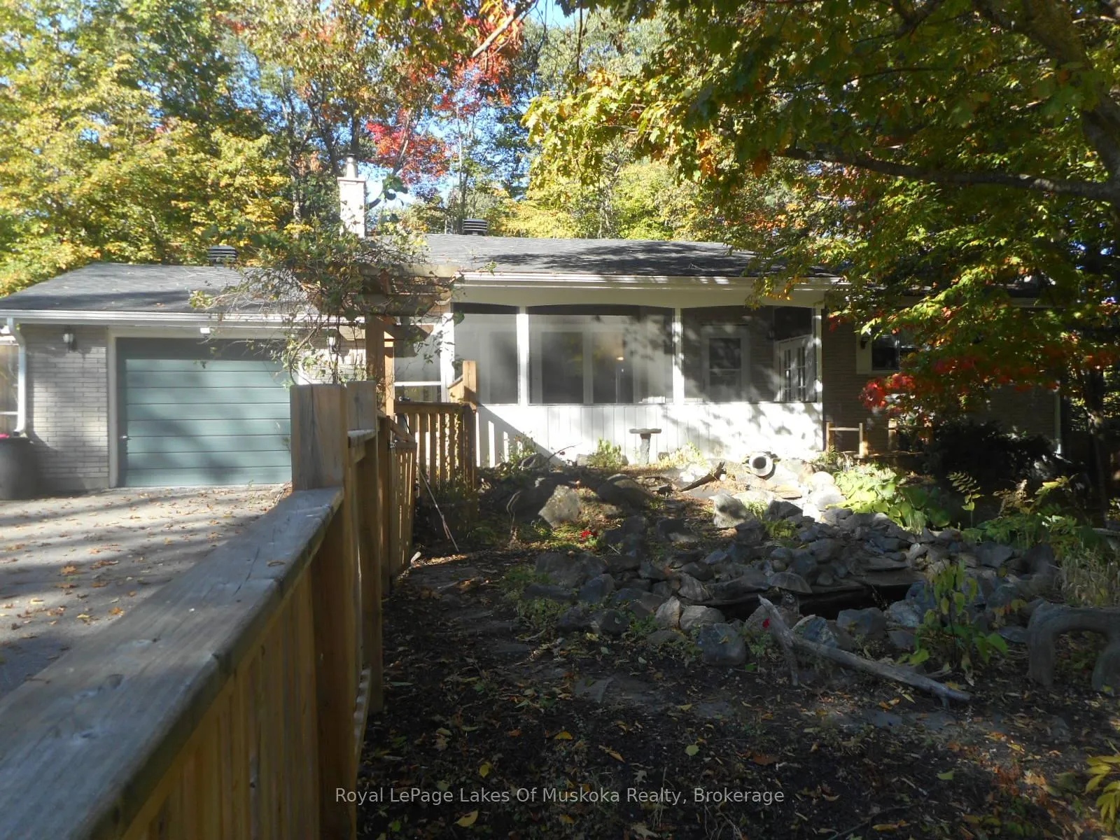 Photo 2 of 115 Douglas Street, Gravenhurst, Muskoka (S) — HOMEH