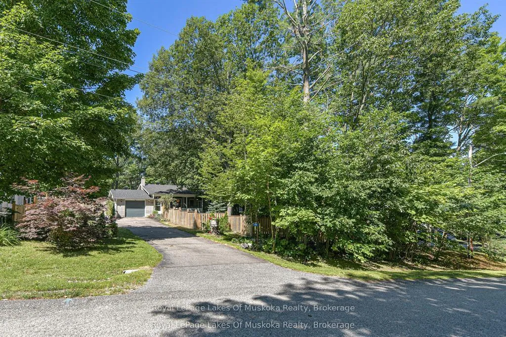 Photo 5 of 115 Douglas Street, Gravenhurst, Muskoka (S) — HOMEH
