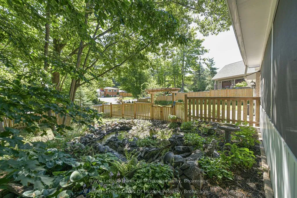 Photo 7 of 115 Douglas Street, Gravenhurst, Muskoka (S) — HOMEH